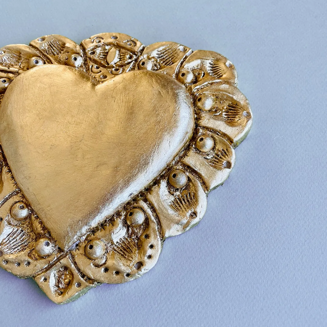 Scultura Da Parete Milagros Cuore Sacro In Gesso Oro