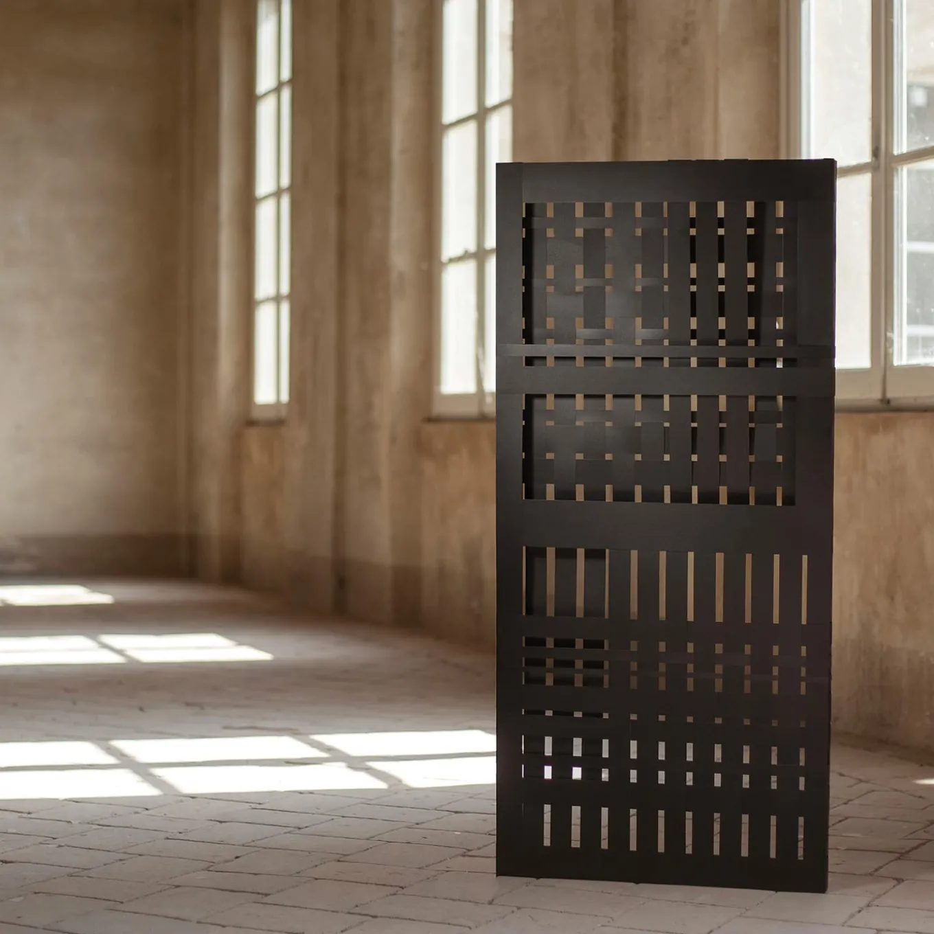Scultura da parete Scutum Black Abatellis