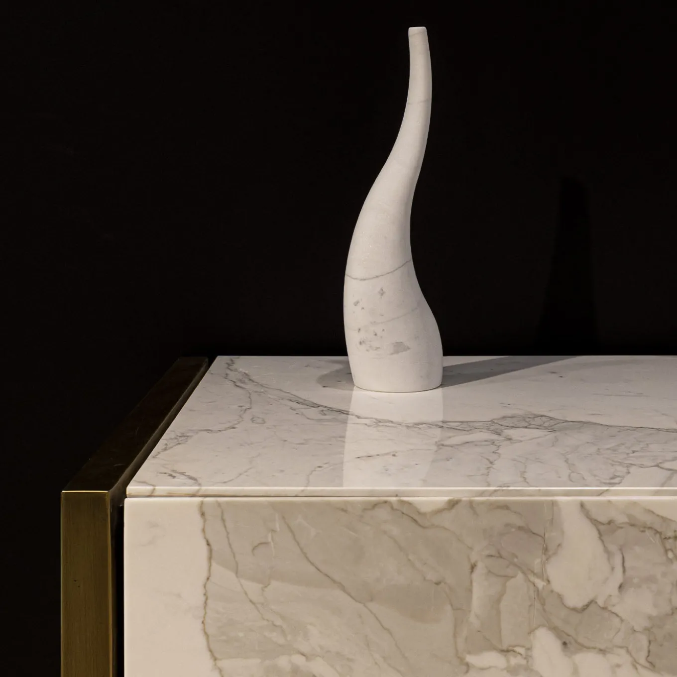 Scultura Decorativa Ondulata in Travertino