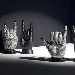 Scultura decorativa Tauro Tattoo di Ugo La Pietra