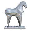 Scultura di cavallo in piedi