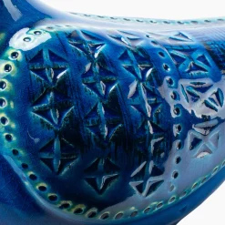 Scultura di colomba blu di Aldo Londi