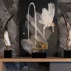 Scultura di corno verticale con base in ottone dorato 24K