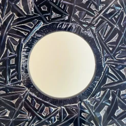 Scultura di occhi neri
