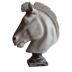Scultura di testa di cavallo
