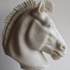 Scultura di testa di cavallo