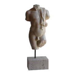Scultura di torso maschile drappeggiato