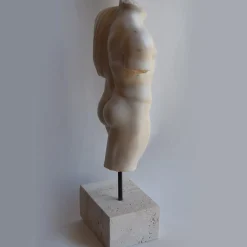 Scultura di torso maschile drappeggiato