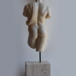 Scultura di torso maschile drappeggiato
