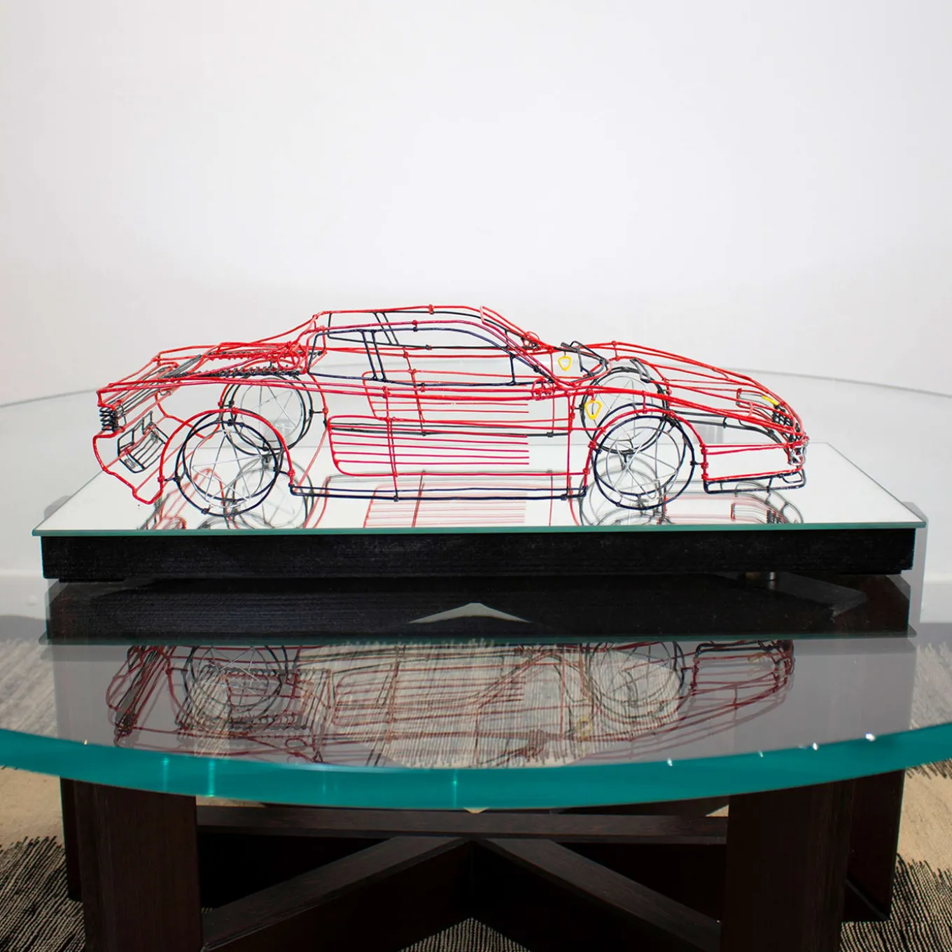Scultura Ferrari in filo metallico