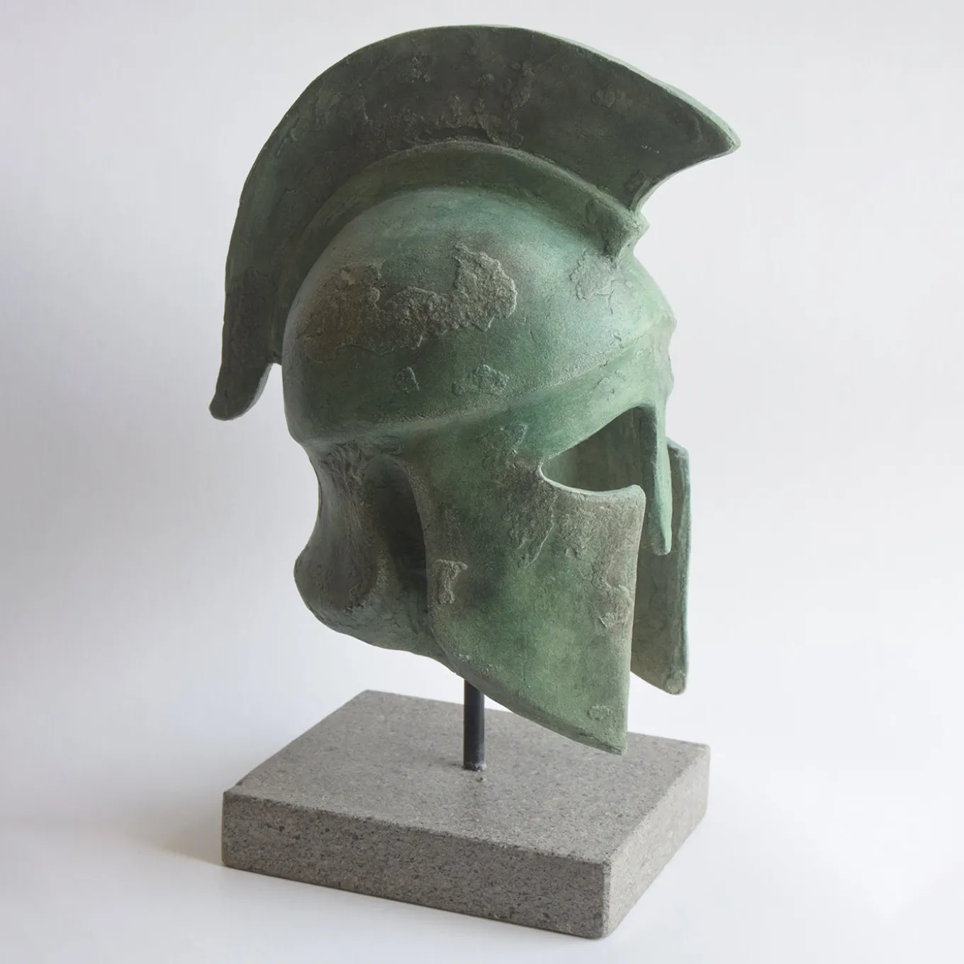 Scultura in ceramica Elmo Corinzio con base