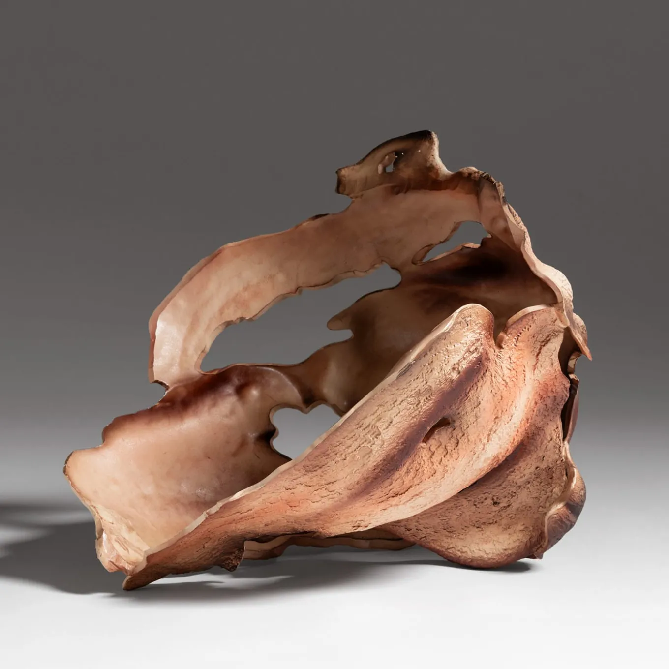 Scultura in ceramica marrone Courmayeur di Assia Karaguiozova