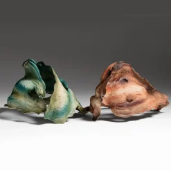 Scultura in ceramica marrone Courmayeur di Assia Karaguiozova
