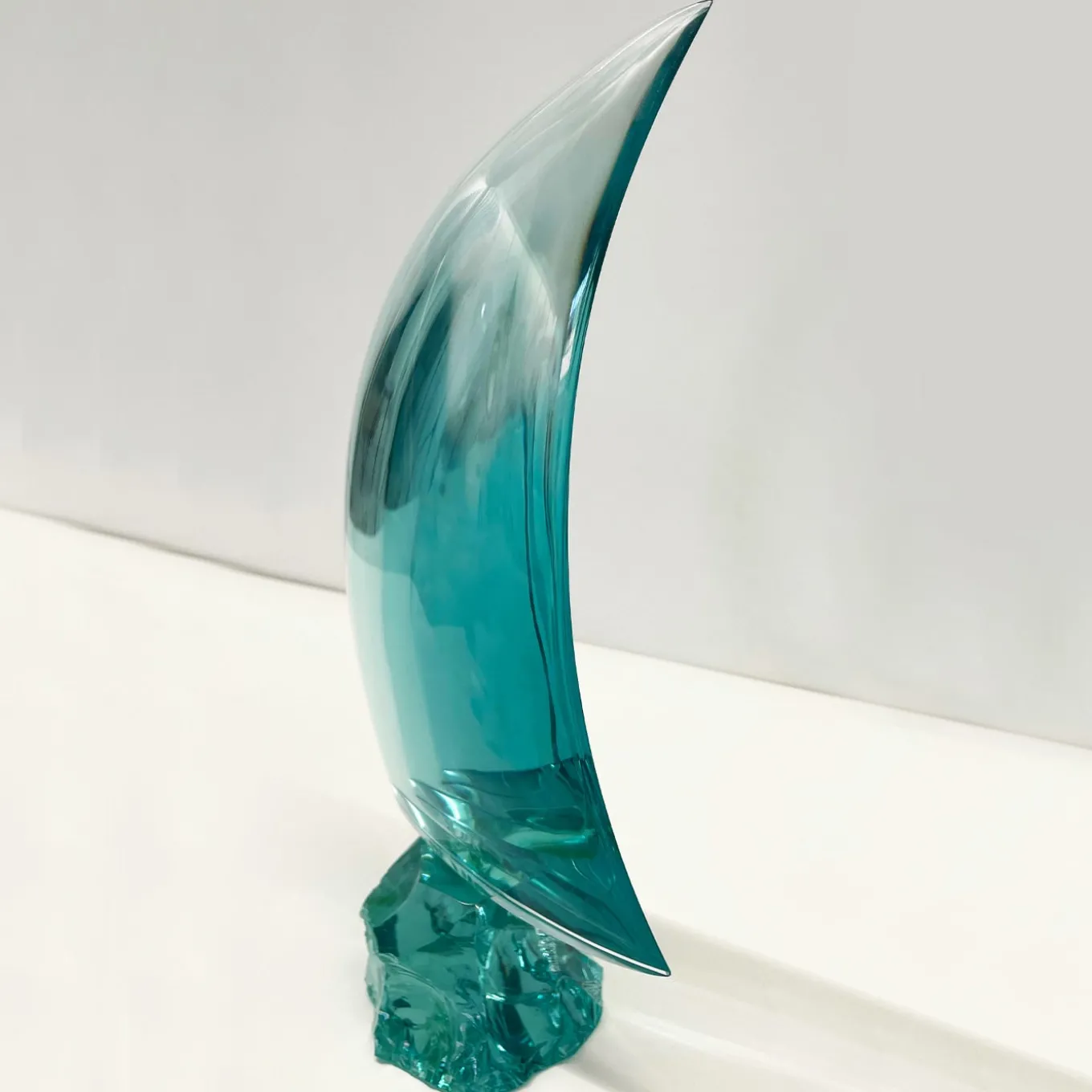 Scultura in cristallo fatta a mano a forma di vela