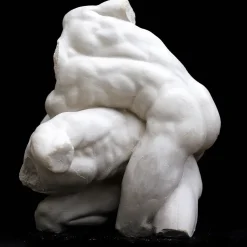Scultura in gesso di combattenti