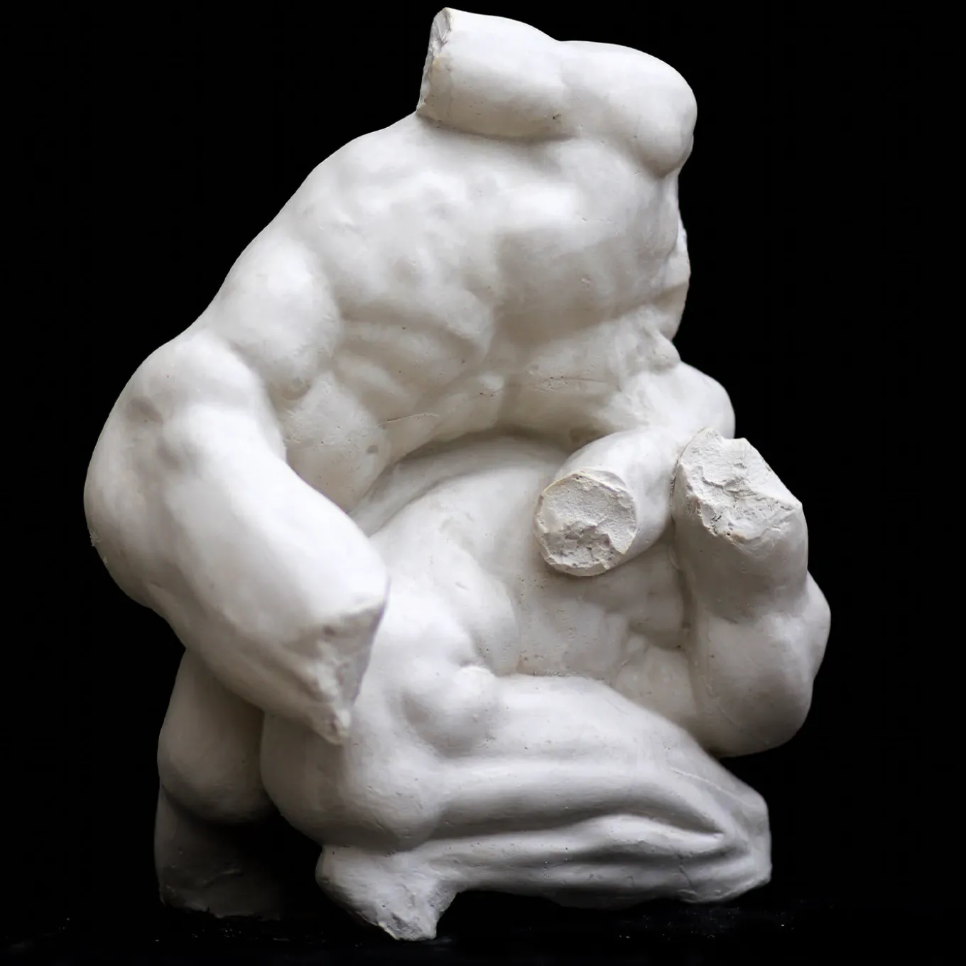Scultura in gesso di combattenti