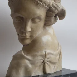 Scultura in marmo Cleopatra Egiziano Giallo fauno dormiente con base