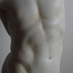 Scultura in marmo di Carrara torso di satiro con base