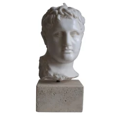 Scultura in marmo di Carrara Apoxyomenos con base