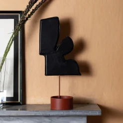 Scultura in pelle nera L'infiorescenza