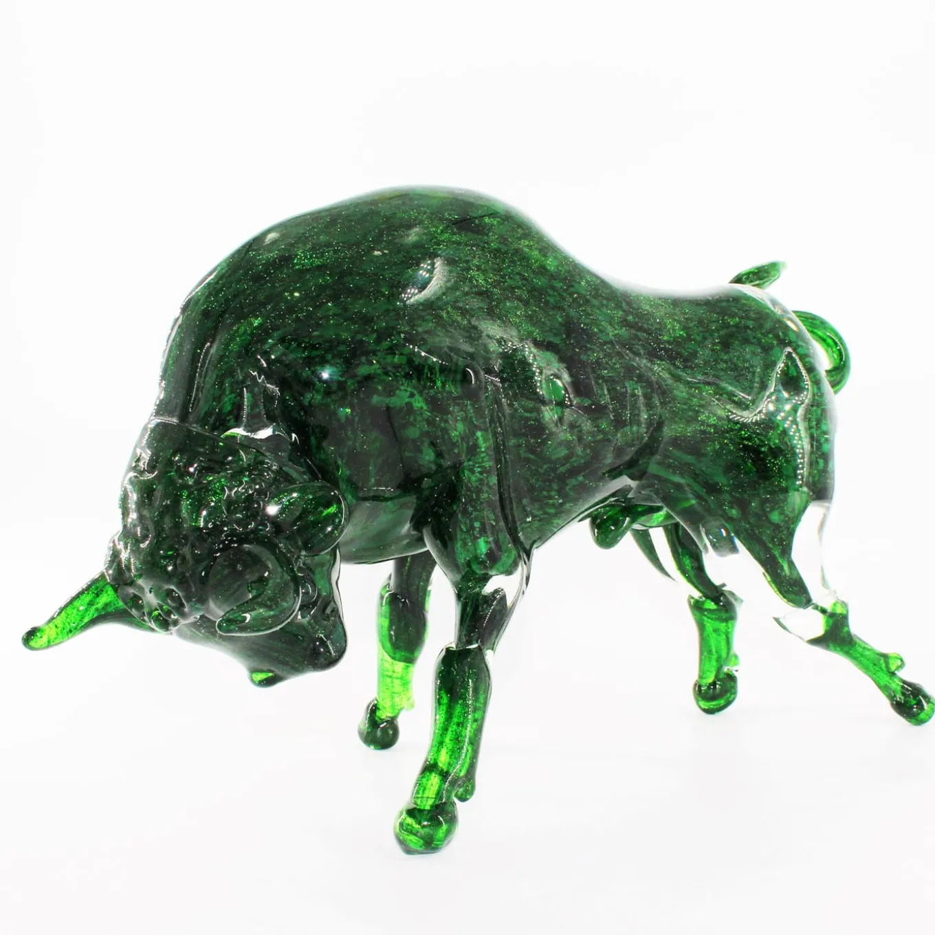 Scultura in vetro di Murano con toro verde