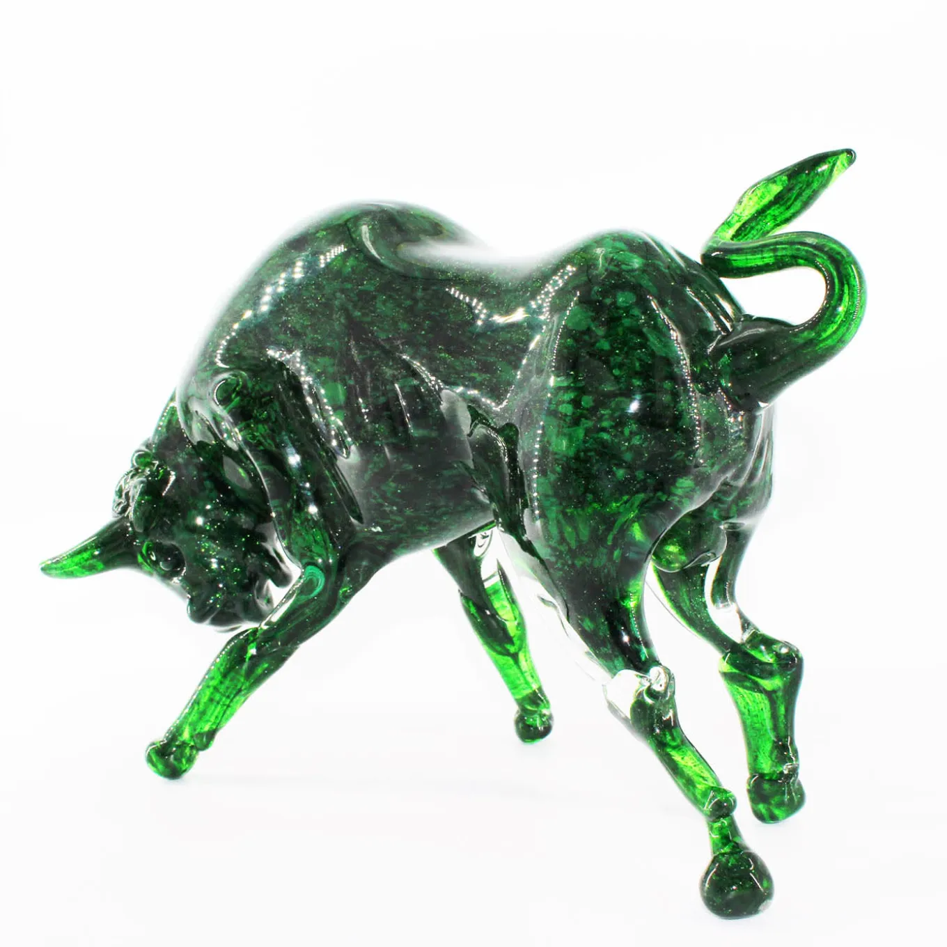 Scultura in vetro di Murano con toro verde