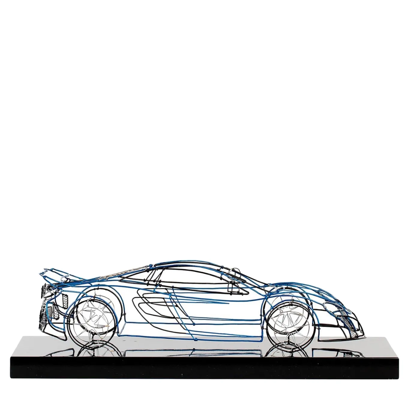 Scultura McLaren in filo metallico