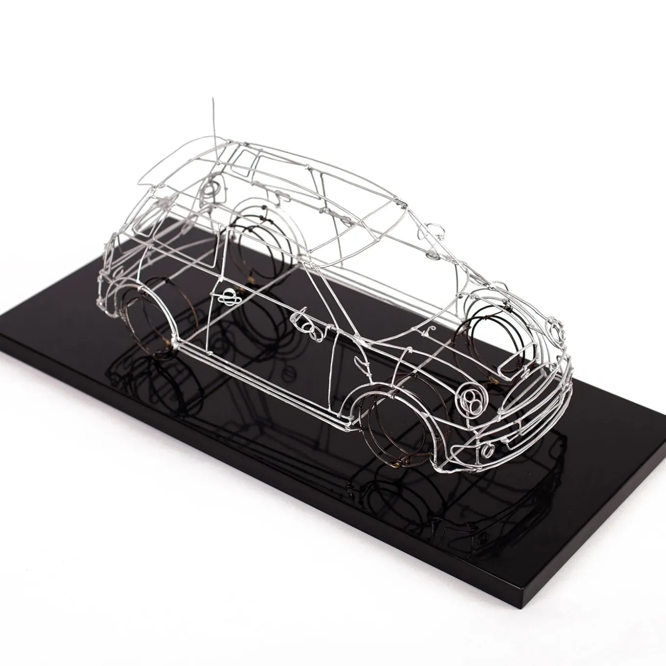 Scultura Mini Cooper in filo metallico