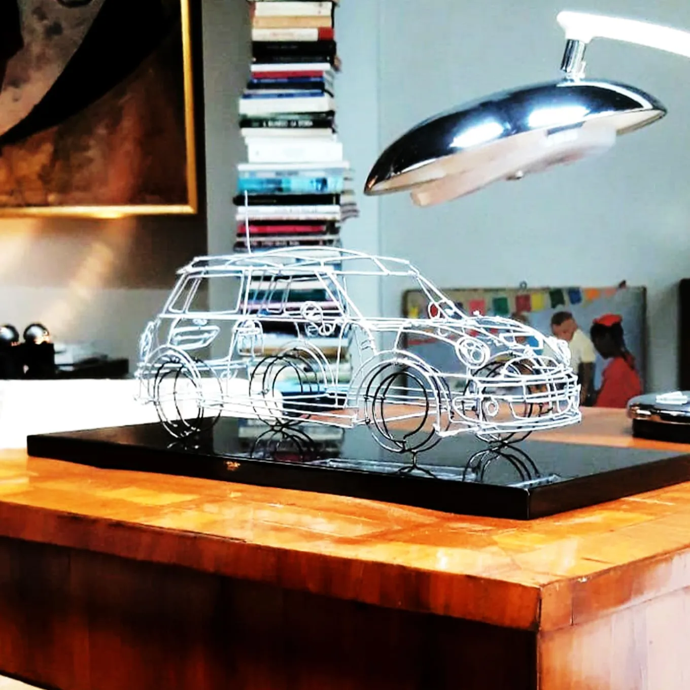 Scultura Mini Cooper in filo metallico