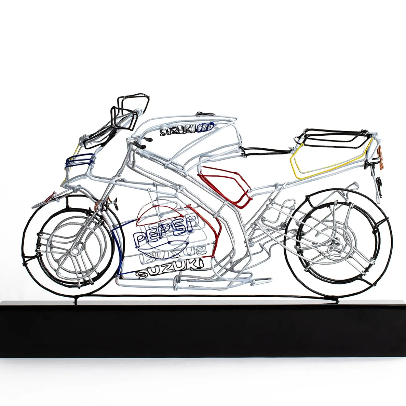 Scultura Moto da corsa in filo metallico