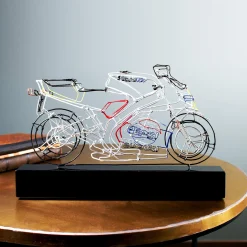 Scultura Moto da corsa in filo metallico