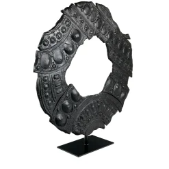 Scultura Néra in ceramica con piedistallo di Gabriele Mengoni