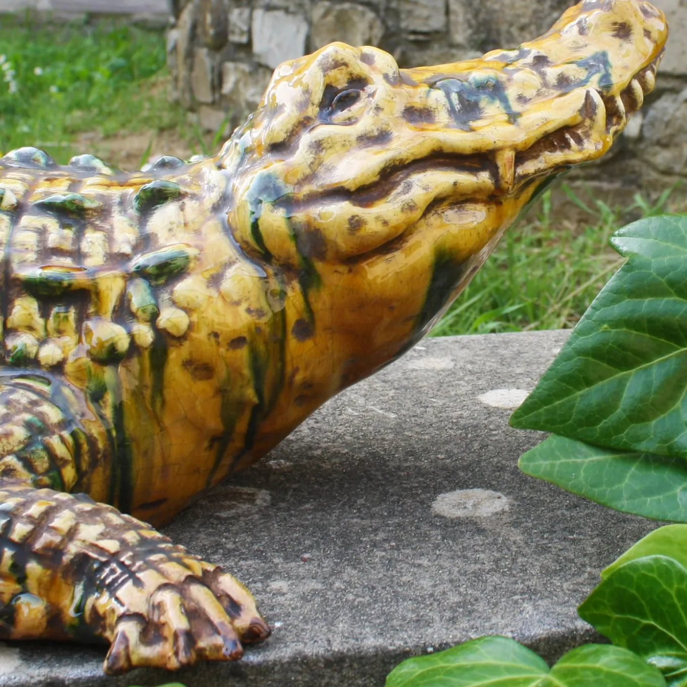 Scultura policroma di Coccodrillo