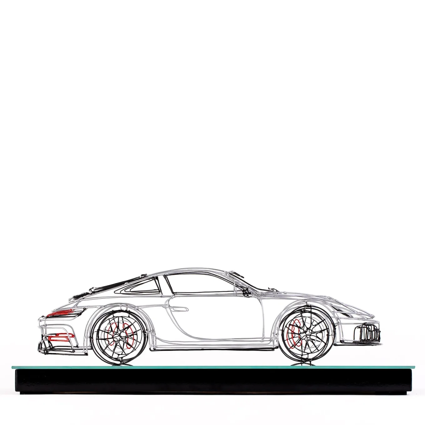 Scultura Porsche in filo metallico