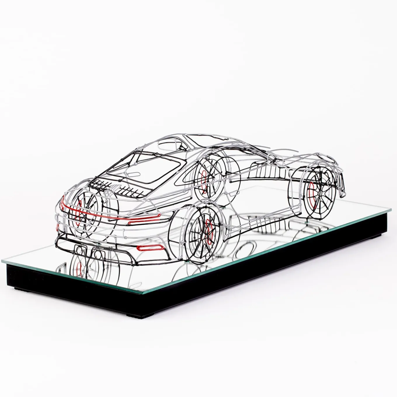 Scultura Porsche in filo metallico