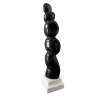 Scultura Presenza Invisibile in marmo Nero Marquina su base bianca di Piero Speranza