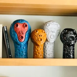 Scultura testa di scimmia nera