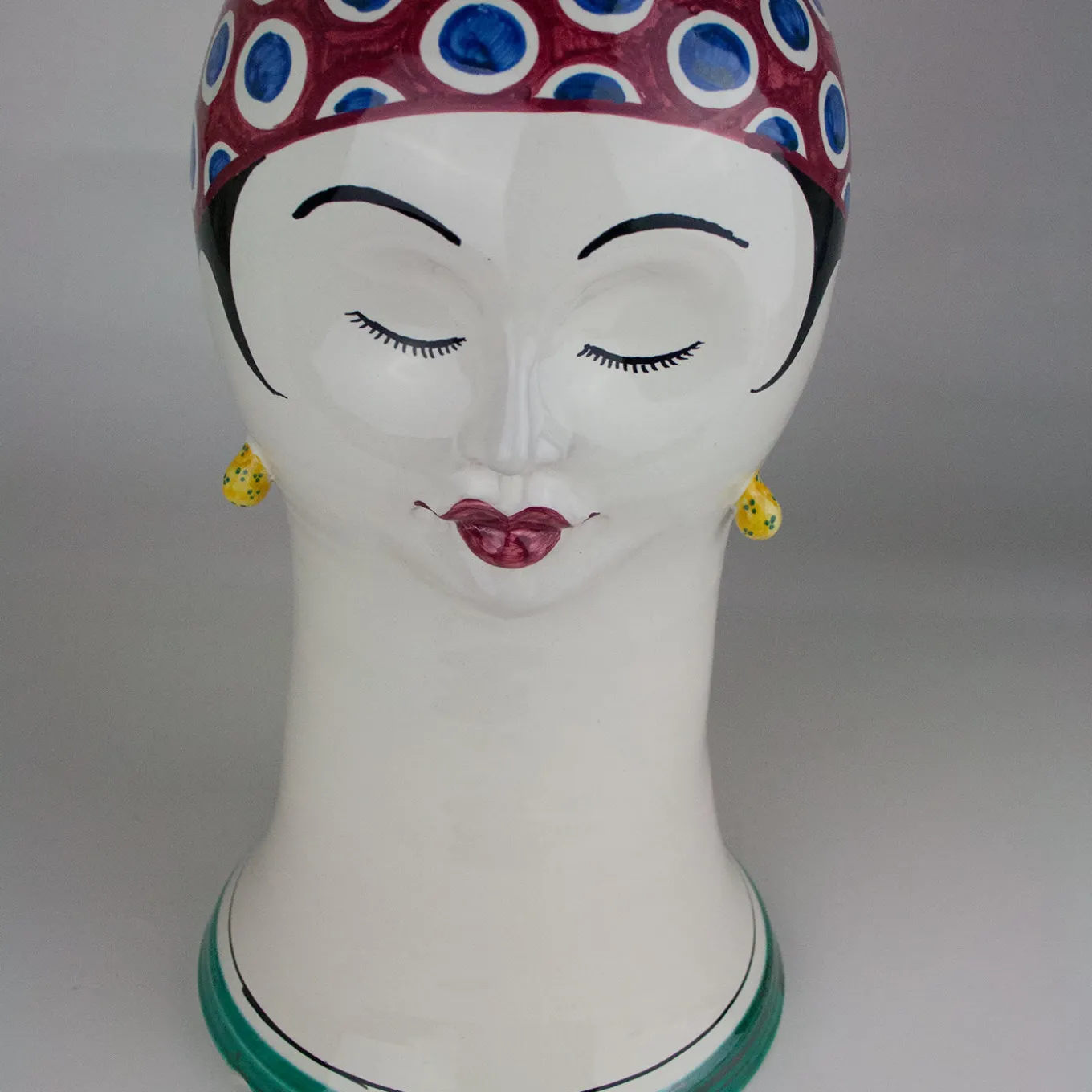 Scultura viola Nuotatrice