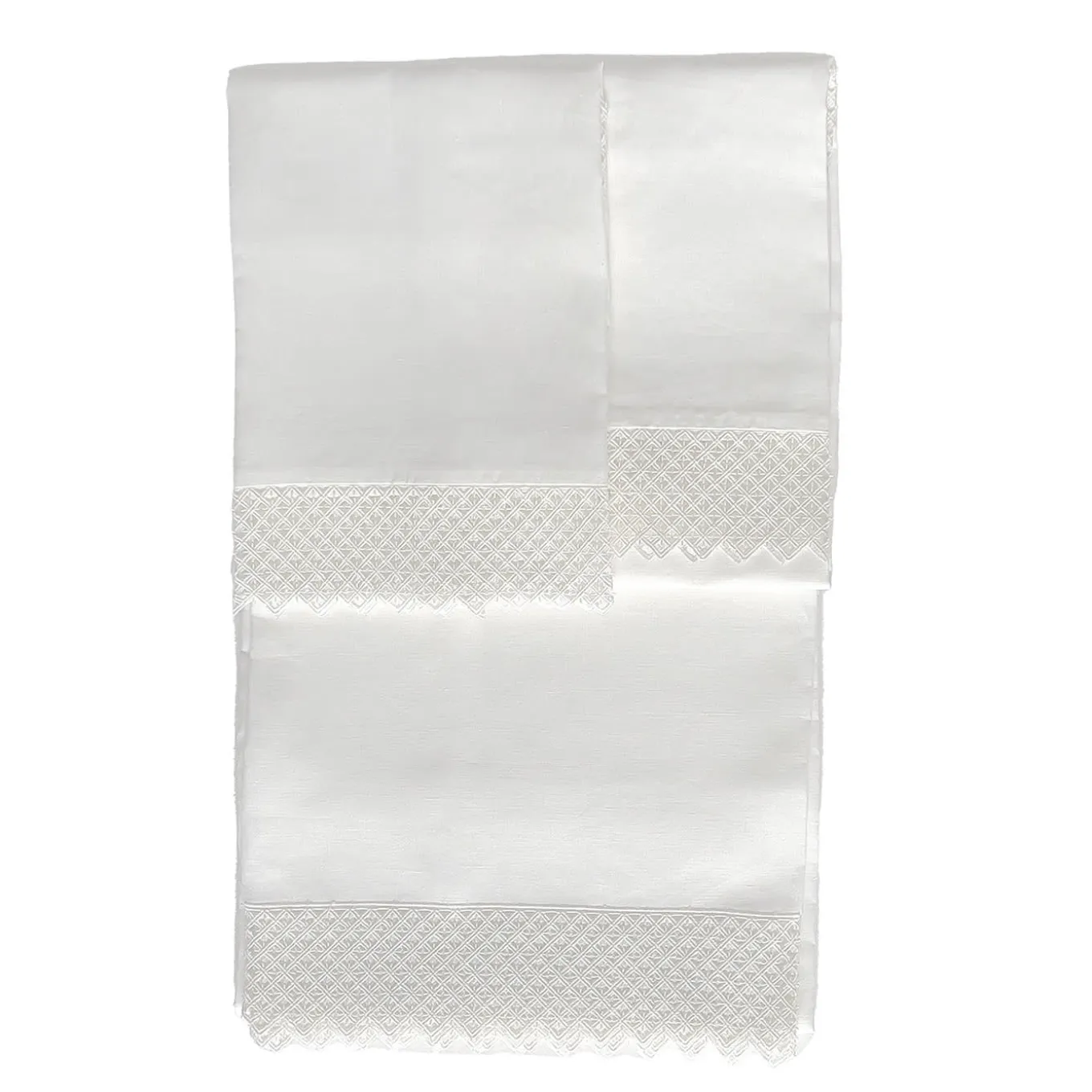 Set da letto in lino bianco con macramè