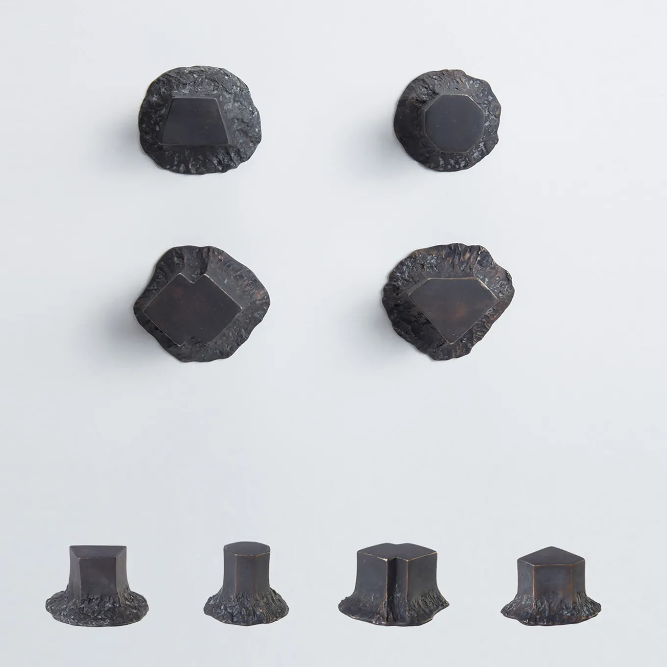 Set di 4 pomelli neri per porte Solido #2 di Nicole Valenti