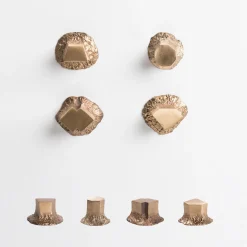 Set di 4 pomelli per porte in ottone Solido #3 di Nicole Valenti