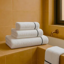 Set di asciugamani ricamati BACCHETTA in cotone spugna bianco