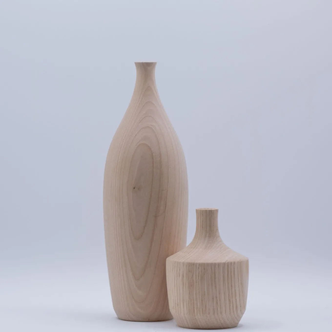 Set di bottiglie scultoree in legno #2