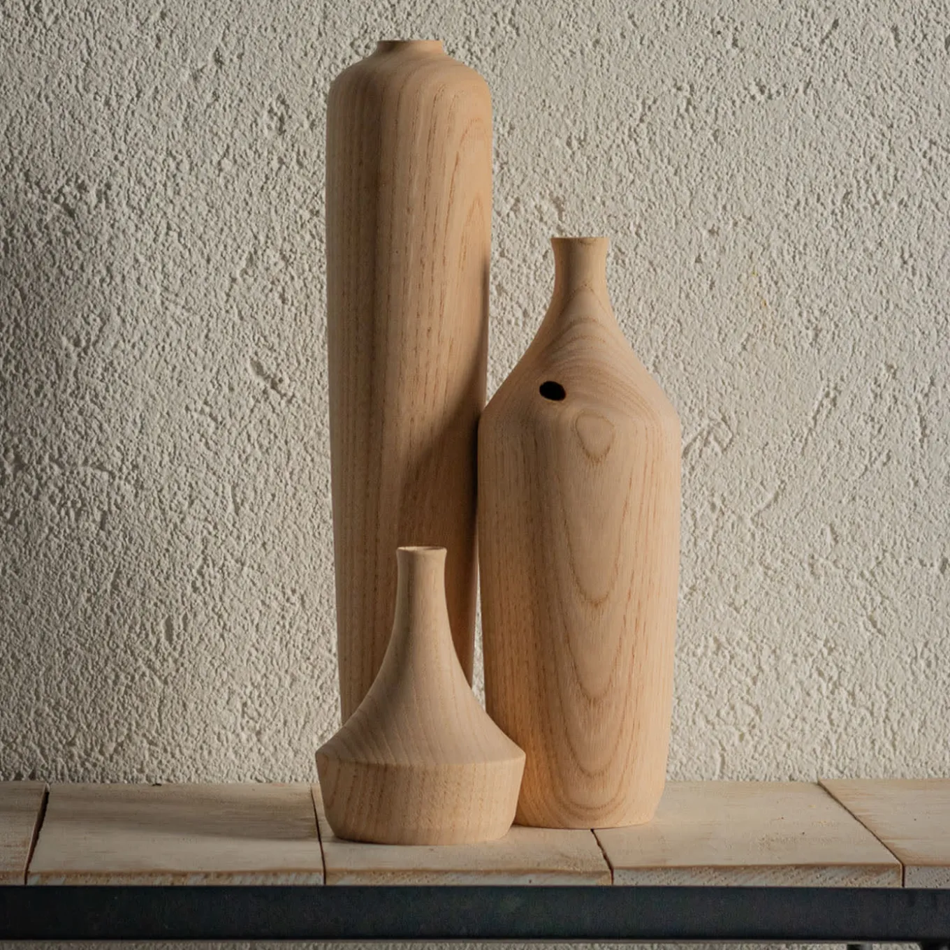Set di bottiglie scultoree in legno #3
