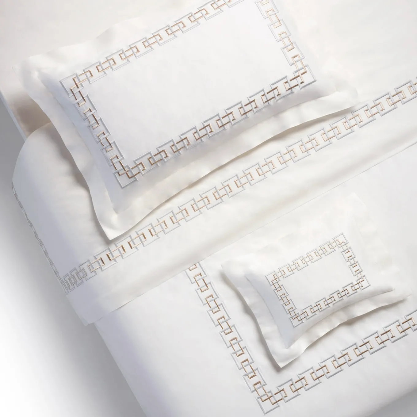 Set Lenzuola QENA ricamate in Cotone Percalle Bianco