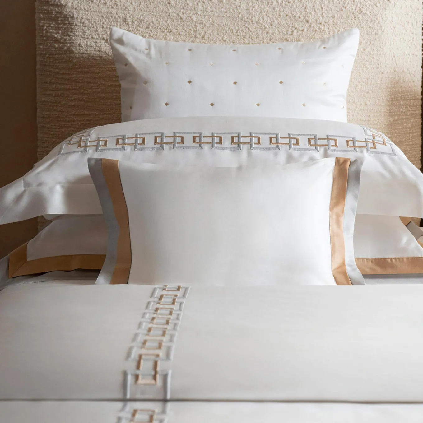 Set Lenzuola QENA ricamate in Cotone Percalle Bianco
