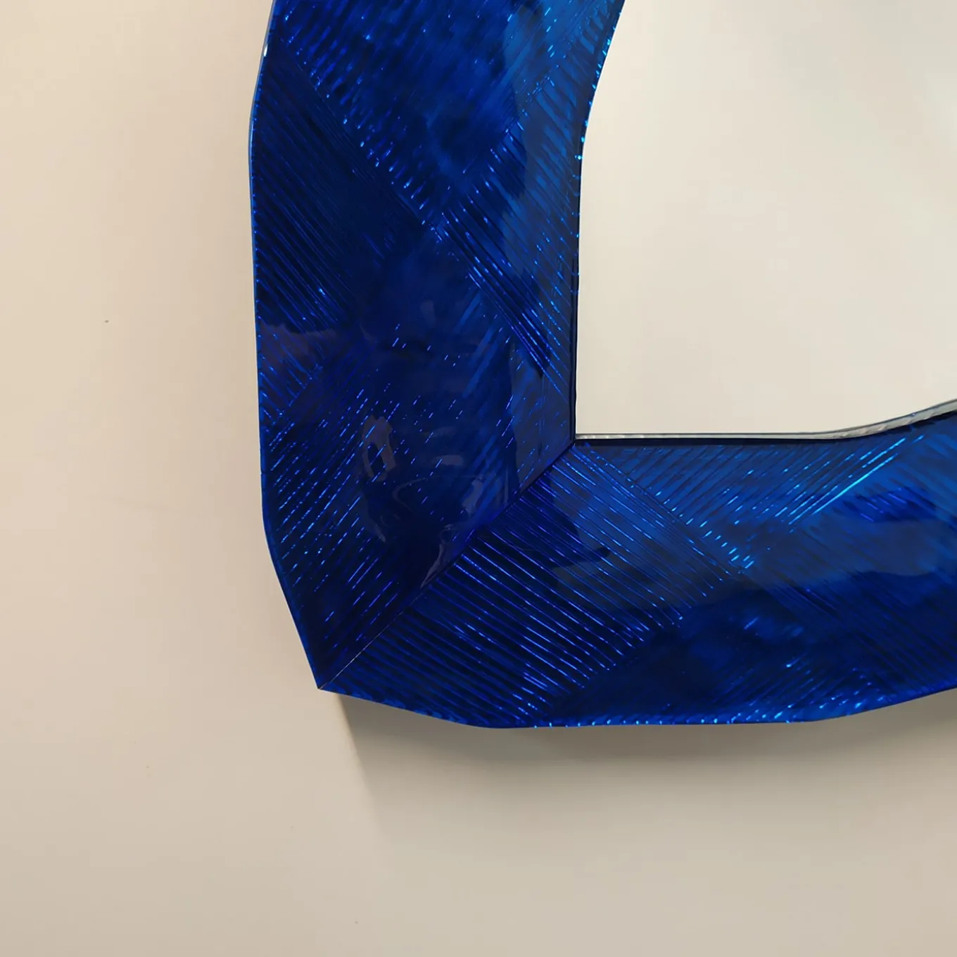 Specchio da parete in vetro di Murano Onda Cobalto