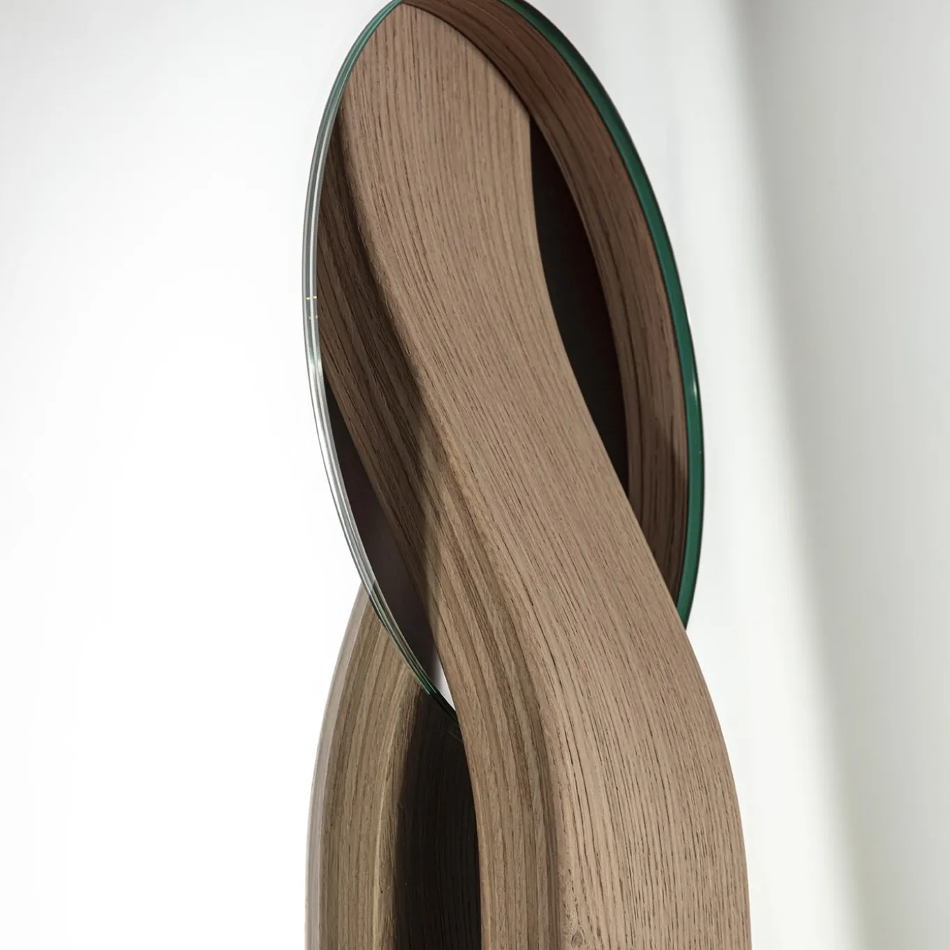 Specchio da parete marrone chiaro a forma di disco Irpin