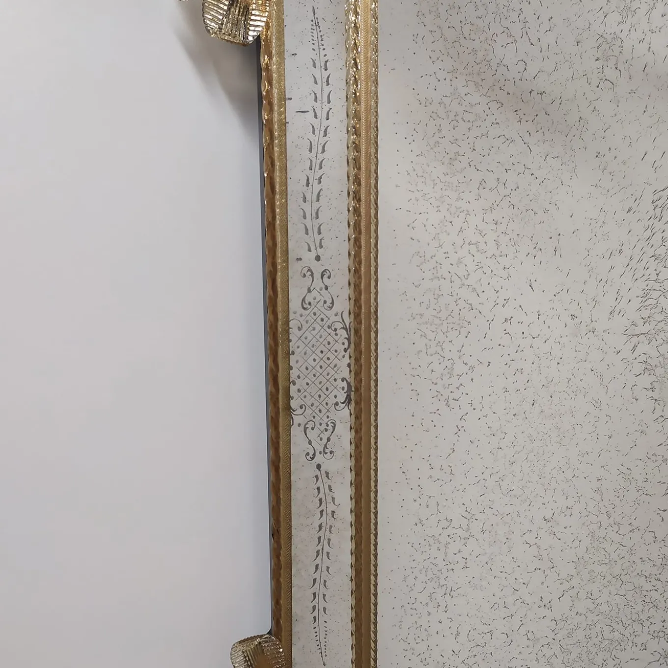 Specchio in vetro di Murano Nettuno Gold di Fratelli Tosi