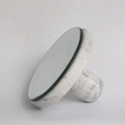 Specchio rotondo Pauline in marmo bianco di Carrara